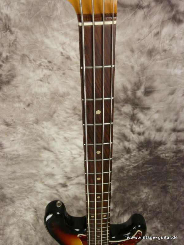 Fender _Precision-Bass_1968-oval-tuners-sunburst-007.JPG